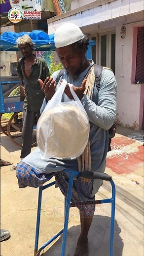Giving food to homeless 😭 Helping poor people emotional video | Helping video Food donation #shorts
