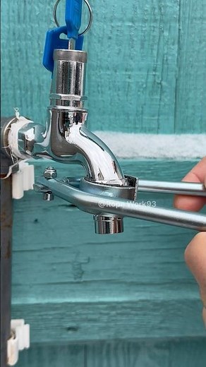 Special wrench for a water pipe