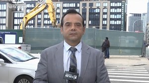 81K views · 1.2K reactions | Las autoridades investigan la muerte de un trabajador de la construcción que perdió la vida luego de que parte de una excavadora le cayera encima. Reporta Jean Paul Dávila desde la escena del accidente en Greenpoint, Brooklyn. | Spectrum Noticias NYC | Facebook