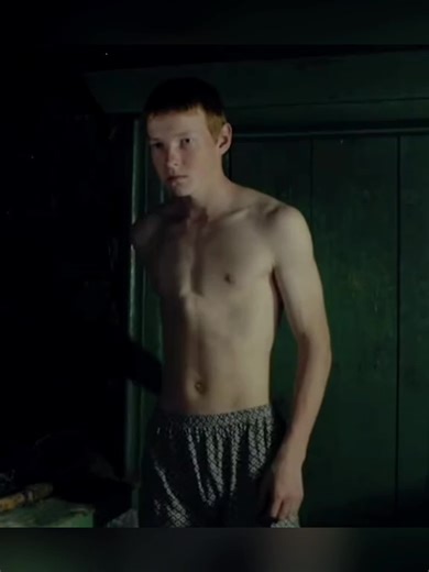 The story of rapper MC Mateo, who implanted a glowing neon aquarium inside his arm. The fish moved to the rhythm of his music... until the experiment turned into a disaster😳#MCMateo