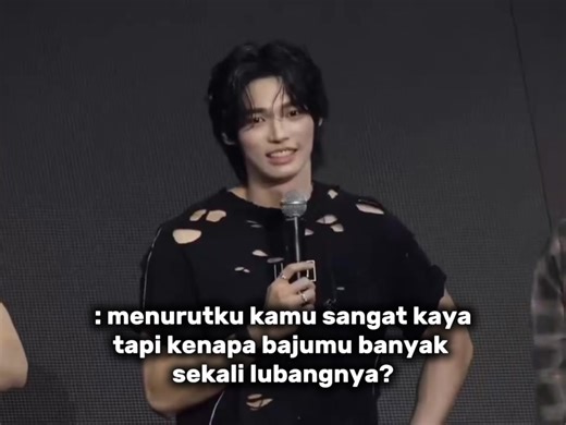 Win Metawin dan Kaos Robek di Konser