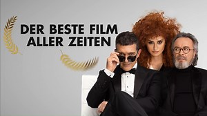 🎬✨ Regisseurin Lola Cuevas soll den besten Film aller Zeiten drehen. Dazu engagiert sie die berühmten Schauspieler Félix Rivero und Iván Torres. Allerdings gefährden die Egos der beiden die Dreharbeiten bald genauso wie Lolas Exzentrik. ▶ "Der beste Film aller Zeiten" mit Oscarpreisträgerin Penélope Cruz und Antonio Banderas jetzt in der ARD Mediathek streamen: 1.ard.de/der-beste-film-aller-zeiten | ARD Mediathek