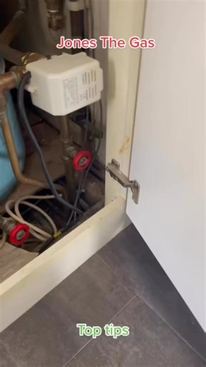 Repair to Drayton Motorised Valve The motorised valve had become stuck due to the spindle seizing up. We carefully freed off the spindle, applied the correct lubricant, and checked that it rotated smoothly. The valve was then reassembled and tested to ensure proper operation, allowing the heating system to work as intended without needing a full valve replacement. | Jones the Gas