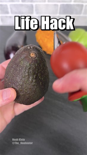 Easy way to pit an avocado #lifehacks #satisfying #food | Food Lifehacks