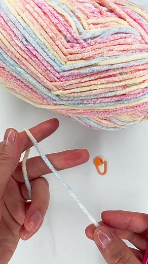 420K views · 3.3K reactions | #fbreelsfypシ゚viralfbreelsfypシ゚viral #crochet #yarn #tutorial #handmadewithlove #crochetinspiration #crochetaddict #crochetlover #crochetlife #yarninspiration #yarnaddict #yarnlove #yarnlife #crochemoderno #crochecomamor #diycrochet #ilovecrochet #lovecrochet #crochepassoapasso #crocheparainiciantes #fbreelsfypシ゚ #reelsfbシ #viralvideoシ #viralpost | Createbyk Createbyk | Facebook