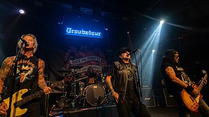 Guns N’ Roses Reunion Sees Classic Members Reunite Onstage At Troubadour Tribute