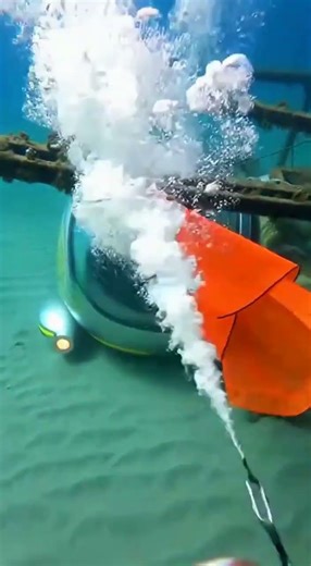 “Trapped Submersible Rescued in Heart-Stopping Underwater Mission!”