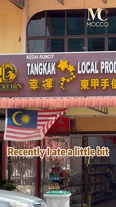 I found 【Malaysia’s Top 1 Blood Sugar Lowering Dark Chocolate】 at a local specialty store! 🤩 Not even 3 weeks in my blood sugar became 10.7 mmol/L > 5.9 mmol/L🤩 . Before this, after every meal my sugar would shoot up to over 10 🦵My limbs gets numb 🫀High heart palpitations 🌬Always out of breath . But after some research online, turns out there’s a natural food that works BETTER than most supplements and shockingly, it’s dark chocolate! . That’s how I discovered this Malaysian-viral ✨ MOCCO D