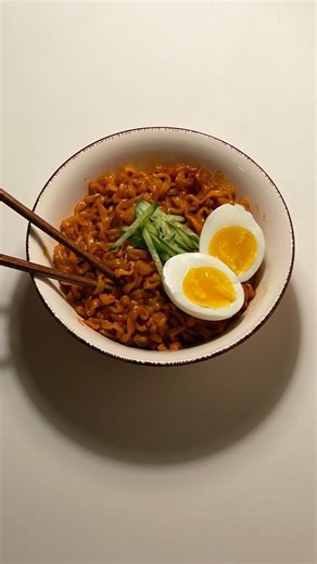 Let’s a quick midnight snack😋😋 Last night I made the most delicious noddles with boiled egg on the side😋😋😋, watch full video for recipe 👌 #mukbang #foodie #instagood #instadaily #reels #instafood #explorepage #explore #igihozocharly #visitrwanda #rwanda #rwandaupdates | Igihozo charlotte