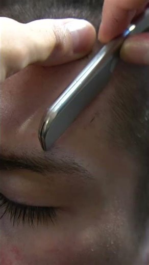 【究極の仕上げ】額ラインをカミソリで整える｜Japanese Barber Razor Finish