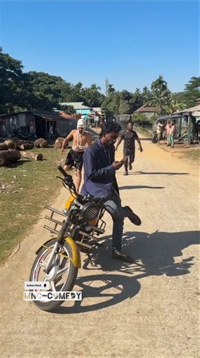 There's always something that makes us laugh (The scared thief) 🤣🤣#shorts #comedy #funny