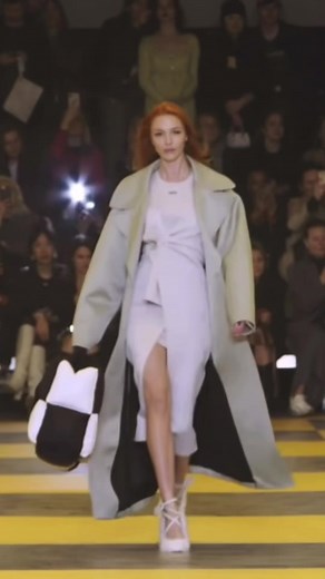 #MariaCarlaBoscono x #OffWhite | #fashion #fyp #runway #catwalk #model