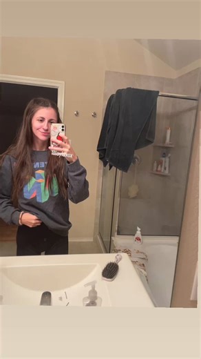 RT @lillaylaxx: do you like small boobs?? 🤗