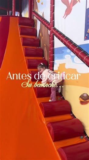 ‼️¿Te ha pasado que pierdes la paciencia y luego te arrepientes?‼️ No podemos pedir lo que no damos. El autocontrol es una habilidad que se modela, no que se exige. 🧠✨ Antes de juzgar el comportamiento de un niño, mira cómo reaccionas tú ante su desborde. Si nosotros, con un cerebro desarrollado, a veces colapsamos... imagina ellos que apenas están conociendo sus emociones. La crianza real no es ser perfectos, es reconocer cuándo necesitamos respirar para poder acompañar. 🌊 ✨Comparte esto con 