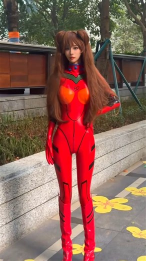 Yusi Yami | 🎭 Cosplay is such a popular culture in my country, and I absolutely love incorporating latex into my costumes! 🖤 ✨ The way the material... | Instagram