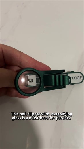 #nail clipper with magnifging glass