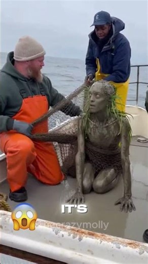 They pulled the creature out of the water, but they don't know what to do...😱 #shorts