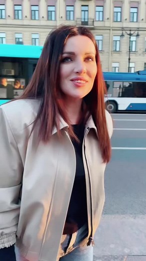 Lunaroulette: Unveiling the Art of the Model Walk