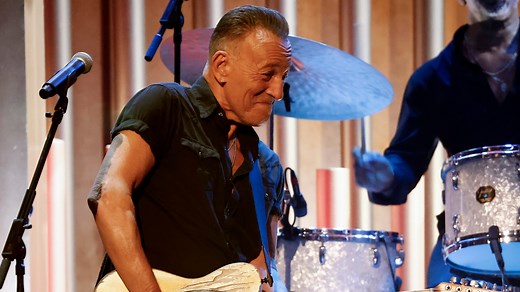 Bruce Springsteen plays two songs in Jon Stewart Mark Twain Prize fete at Kennedy Center