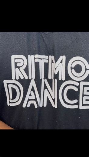 Ritmo Dance on Instagram: "Tapa tapa 👋 💃🕺🔥 @lincolnsenna @bandaparangole @gugameyra Dançarinos : @llarahcamposs @evellyn_.jxs @vitor_felyx_x_x_ #pagode #dance #fypage #ronysalles #bahia #pagodao #bahia #dança #tapatapa"