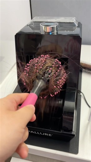 Watch me use this automatic hair brush cleaner! 🤩 Pallure