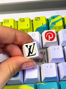 Dibujo del logo de Louis Vuitton y teclas personalizadas