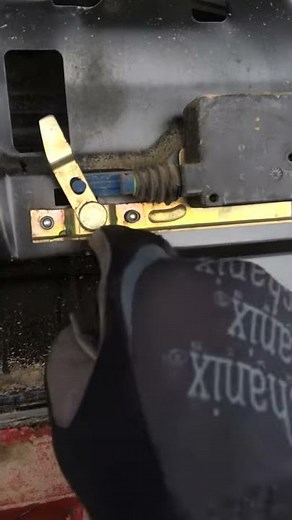 2001 Chevy blazer rear glass latch actuator removal and replacement part 2