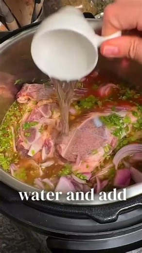 SLOW COOKER RICE WITH RIBS & ONIONS 🍚🥩🧅