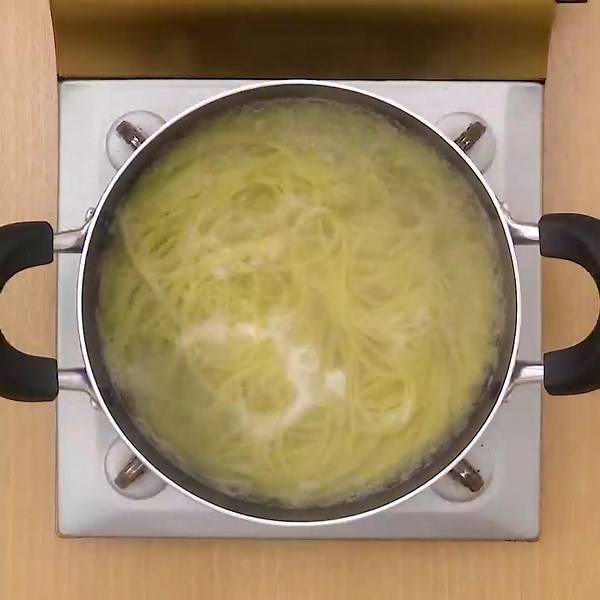 簡単美味しい！ 基本の納豆パスタのレシピ動画・作り方 | デリッシュキッチン