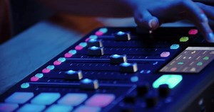 Curseur de réglage du doigt sur : vidéo de stock (100 % libre de droit) 3886536333 | Shutterstock