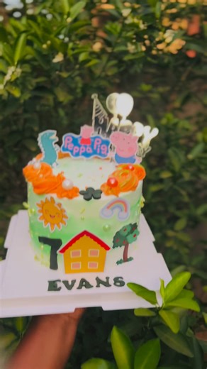 Layer cake theme Peppa pig  | Marylin Sedogo | Facebook