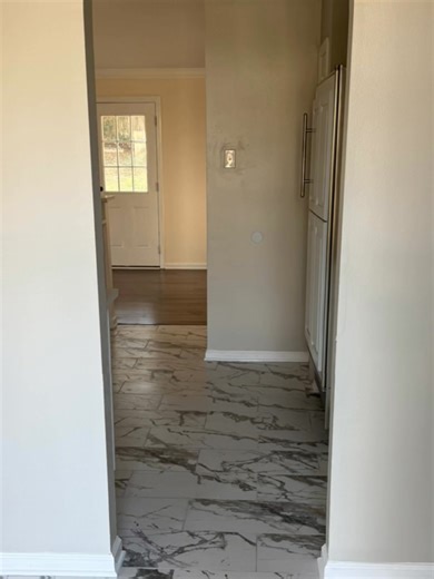 ✨ Welcome to 205 Lees Cove ....a top-to-bottom 2025 renovation in Helena! This stunning 3BR/2BA home features a modern open layout, a gorgeous new kitchen, designer bathrooms, and brand-new systems throughout. It truly feels like new construction in the heart of Falliston....stylish, turnkey, and move-in ready. 🔥 Home Highlights • 🏡 Fully renovated in 2025 — EVERYTHING is new • 🏠 New roof, HVAC, water heater & gutters • 🍽️ Brand-new kitchen cabinets & stone countertops • 🔥 Stainless steel a