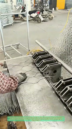 La magie du treillis métallique : Comment la technique transforme le fil en protection