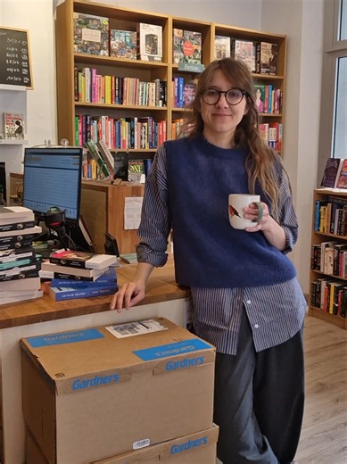 Stylish Bookish Outfit Inspiration for Readers