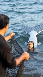 The mermaid scared see the man 😵‍💫😵‍💫 | Unveiling the truth about the mermaid