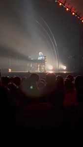 Sublime moment lorsque Louane interprète « Secret » en concert 🥰 M Radio était hier au concert de la chanteuse à l’Olympia 🎉 #Louane | M Radio