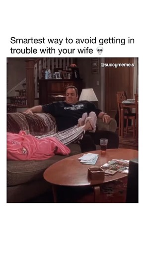 😏 Interesting fact: The King of Queens is an American sitcom that aired on CBS from 1998 to 2007, created by Michael J. Weithorn and David Litt, and ran for 9 seasons with 207 episodes. The show follows Doug Heffernan (Kevin James), a lazy but good-hearted delivery driver, and his sharp, sarcastic wife Carrie (Leah Remini), as they navigate married life in Queens, New York. Their daily routine is constantly disrupted by Carrie’s eccentric and loud father, Arthur Spooner (Jerry Stiller), who liv