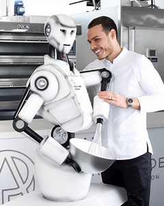 90M views · 10K reactions | This lifesize robot Chef was made during one of my class the Pastry Academy, it took me 4 days of hard work and 90lbs of chocolate. The whisk is cute! 料 Subscribe to my Youtube channel (link below): https://www.youtube.com/c/AmauryGuichonChef | Amaury Guichon | Facebook