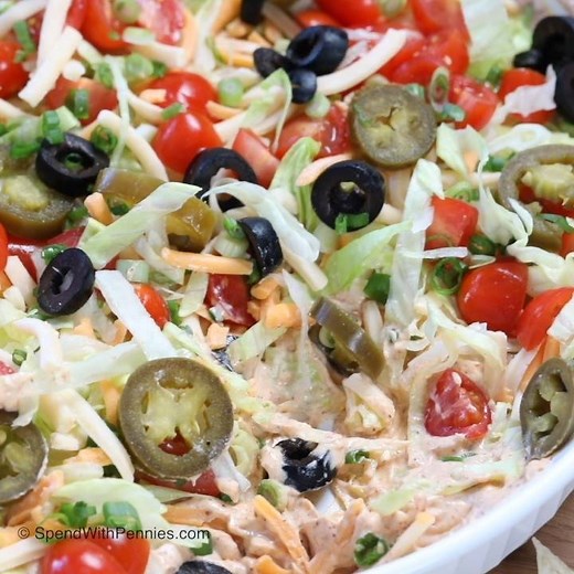 5 Minute 🌮 Taco Dip 🌮 This is the perfect game day snack! 🏈 PRINT here: https://www.spendwithpennies.com/5-minute-taco-dip/ *INGREDIENTS* -cream cheese -sour cream -taco seasoning *TOPPINGS* (CHOOSE YOUR FAVORITES) -iceberg lettuce -shredded cheddar -diced tomatoes -jalapeno -olives -green onion | Spend With Pennies