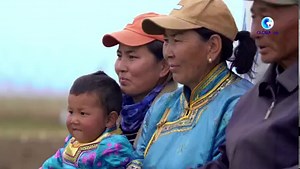 From a film projectionist to a scenic spot worker, Wang Fusheng has seen great changes in Bayanbulak in China's Xinjiang. Wang has been dreaming about showing one more movie to the local herdsmen. Find out why | China Xinhua News