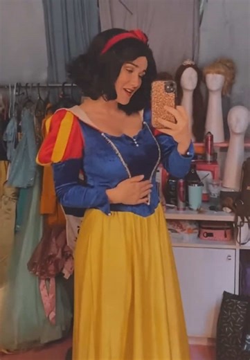 Snow White Cosplay Throwback #snowwhite #disneypricesses #cosplaygirlsforever #dressupchallenge #disneycostumes