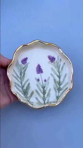 How I press flowers in clay to create a ceramic dish with lavender #satisfying #pottery
