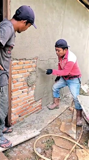 Funny Construction Fails: Plastering Disaster! 😂🧱 | Work Smarter?