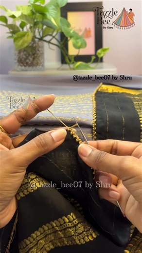 Tazzle Bee by Shru... on Instagram: "This one is for those who requested chain border in the last reel. No fixed number of chains here, adjust it as per your design and liking. 🤷🏻‍♀️ . . ."