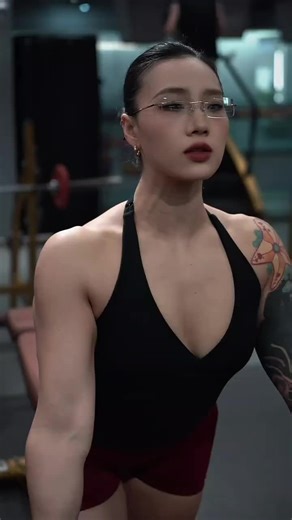 Beauty meets Beast mode! 💪✨ #explorepage✨ #fypシ゚viral🖤tiktok #gymtok #GymGirl