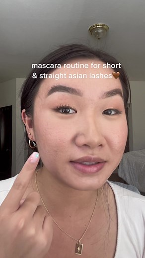 Mascara Hack for Straight and Short Lashes