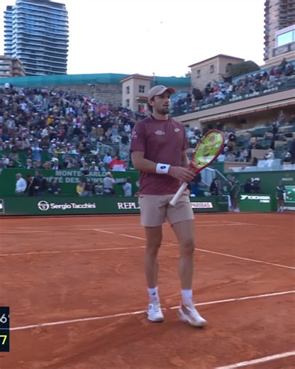 encapsulates what players tend to do wrong against vacherot. delta between his fh and bh is so wide that musetti going inside-out on fh 3 here instead of inside-in again is a tactical error, especially when the vacherot bh is best at redirecting