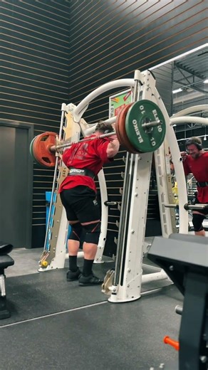 LEG PRESS FAIL!? #bodybuilding #bodybuilding #aestheic #viral #protein #musclebuliding #fitness #gym