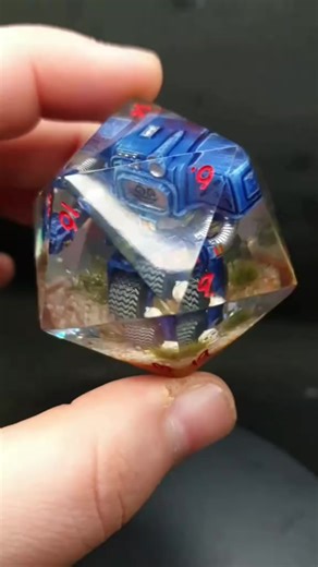 Been very busy lately and havnt had time to make a lot of custom dice! Still doing a lot of my normal sets, but here is an older d20 of fallout securitron I done! #customdice #dice #fallout #securitron #d20