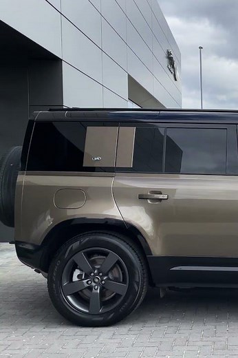 Land Rover Defender 110 P400e X-Dynamic HSE | Gondwana Stone – Luxury Off-Road SUV